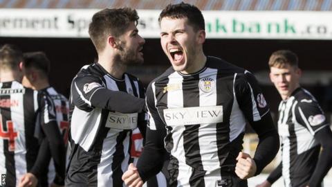 St Mirren's Lewis Morgan celebrates his goal