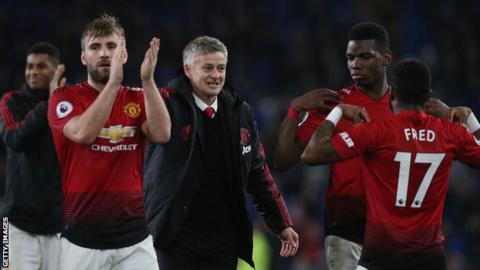 Luke Shaw (l)