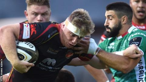 Dragons' Aaron Wainwright holds off Tito Tebaldi