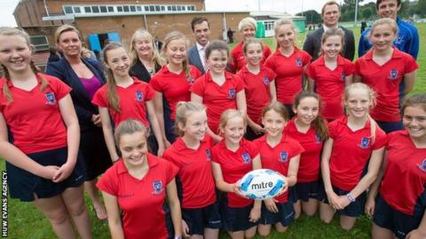 Ysgol Glantaf girls rugby players
