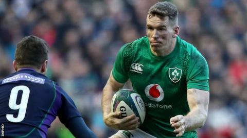 Ireland's Chris Farrell takes on Scotland's Greig Laidlaw
