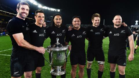 All Blacks with trophy