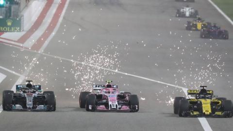 hamilton overtakes 3 cars in 1 corner