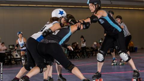 Roller derby action