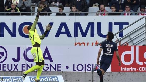 Edinson Cavani scores for PSG