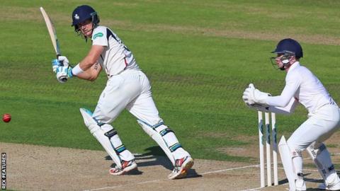 Joe Denly in batting action for Kent v Essex