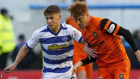 Greenock Morton's Andy Murdoch and Dundee United's Simon Murray