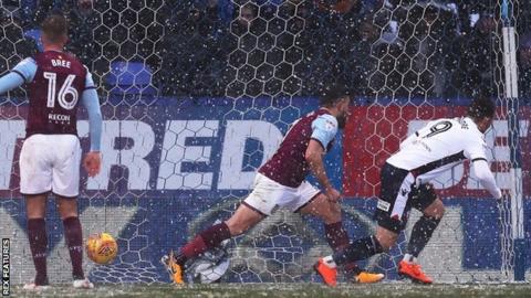 Adam Le Fondre scores for Bolton