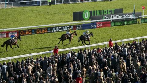 Buveur D'Air is pushed all the way by Melon