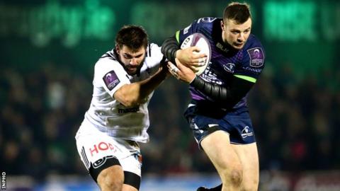 Benjamin Petre attempts to halt the progress of Robbie Henshaw at the Sportsground
