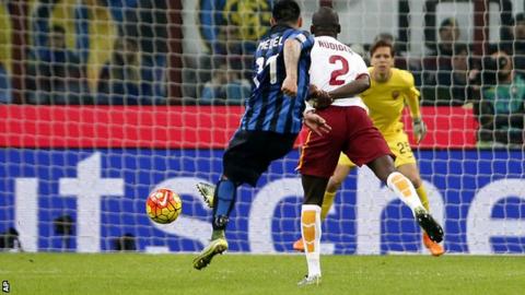 Gary Medel scores Inter Milan's winning goal against Roma