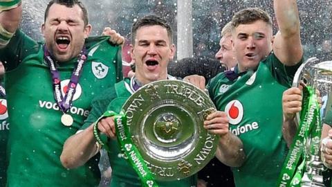 Ireland with the Six Nations trophy