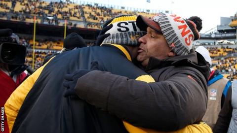 Hue Jackson Will Return as Browns Head Coach Despite 0-16 Season Hue Jackson Will Return as Browns Head Coach Despite 0-16 Season