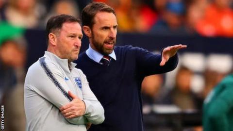 Gareth Southgate talks with his assistant Steve Holland during the Uefa Nations League semi-final between the Netherlands and England