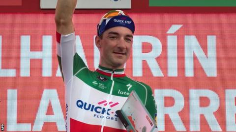 Elia Viviani celebrates