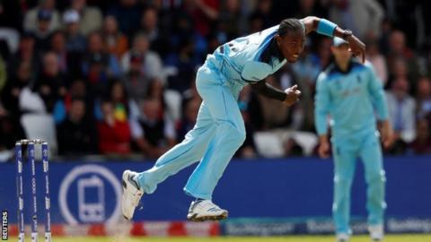 Jofra Archer bowling for England