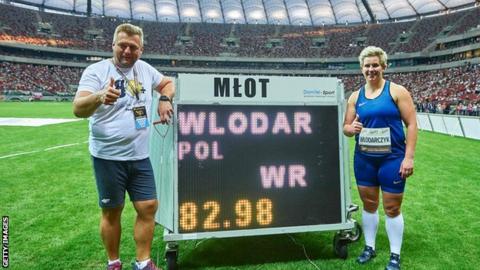 Anita Wlodarczyk celebrates with coach