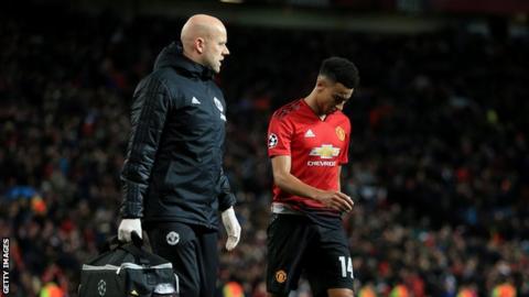 Jesse Lingard walks off injured with a physio