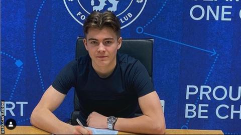 Leo Castledine signs for Chelsea