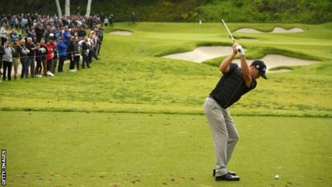 Justin Thomas hits an approach in his opening round