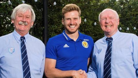 Stuart Armstrong (centre) with Dyce Boys Club representatives