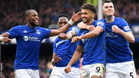 Michael Keane and Everton players