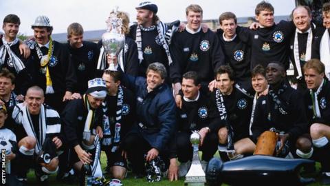 Kevin Keegan celebrates with his Newcastle squad after winning the First Division title in 1993