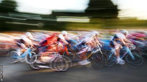 Cyclists general view
