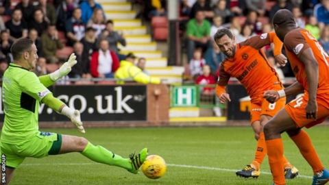Scott McDonald makes it 2-0 to United at East End Park