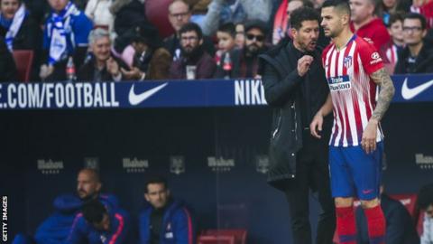 Diego Simeone and Vitolo discuss