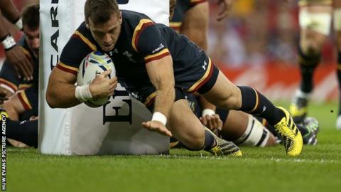Gareth Davies scores his fourth try of the tournament