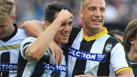 Udinese players wearing different shirts