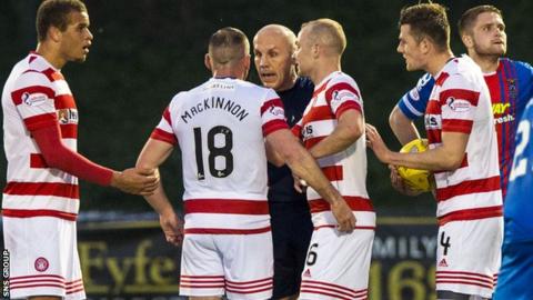 Darian Mackinnon confronts referee Stephen Finnie at New Douglas Park