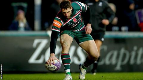 Jonah Holmes scores Leicester's third try against Pau