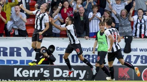 Dunfermlines Louis Longridge celebrates scoring his sides third goal making it 3-1