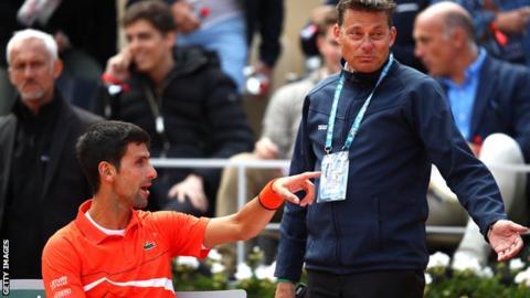 Djokovic talks to the referee
