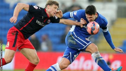 Reading's Pavel Pogrebnyak challenges Cardiff City's Sean Morrison