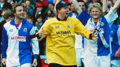 Tim Flowers (centre) celebrates winning the Premier League with Blackburn Rovers in 1995