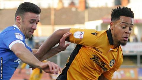 Jazzi Barnum Bobb of Newport County beats Portsmouth's Enda Stevens