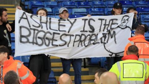 Newcastle fans protest against club ownership