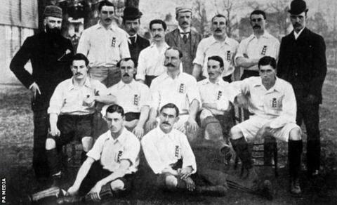 A picture of the England side from 1893 (Fred Spiksley is bottom left)
