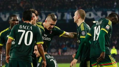 Giacomo Bonaventura celebrates AC Milan's leveller