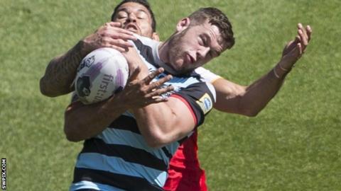 Thomas Minns competes for the ball against Catalans winger Daryl Millard