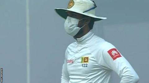 Sri Lanka captain Dinesh Chandimal wearing a mask while fielding against India in Delhi