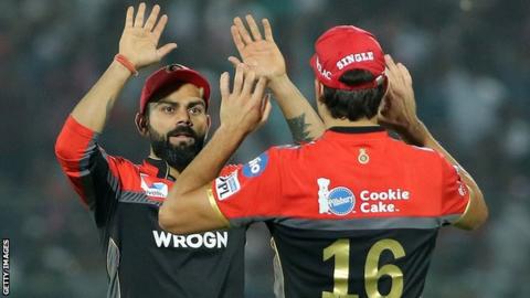 Virat Kohli congratulates Marcus Stoinis