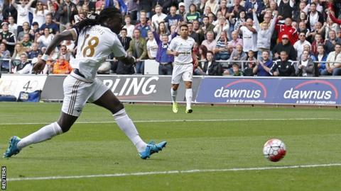 Swansea striker Bafetimbi Gomis