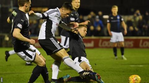 Lawrence Shankland scores