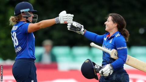 Lauren Winfield (left) and Tammy Beaumont