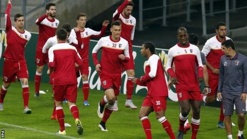 Braga players warm up