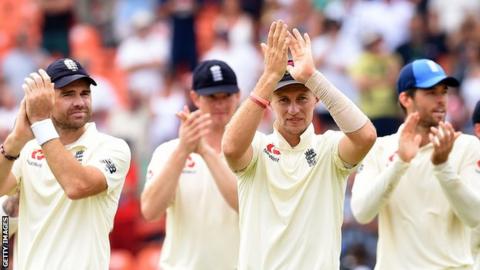 Joe Root and the England players applaud